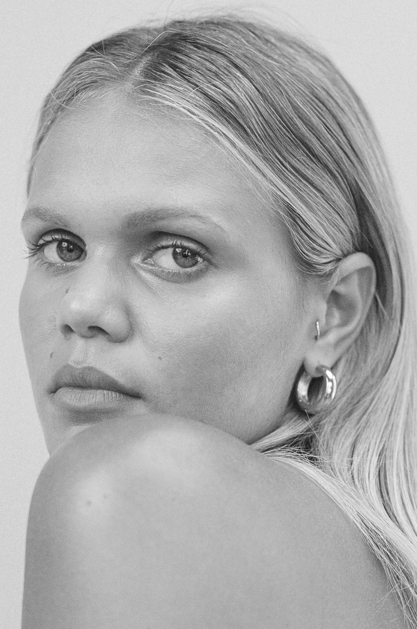 Porter Jewellery | White Gold Plating | Petite Thick Huggies 25mm