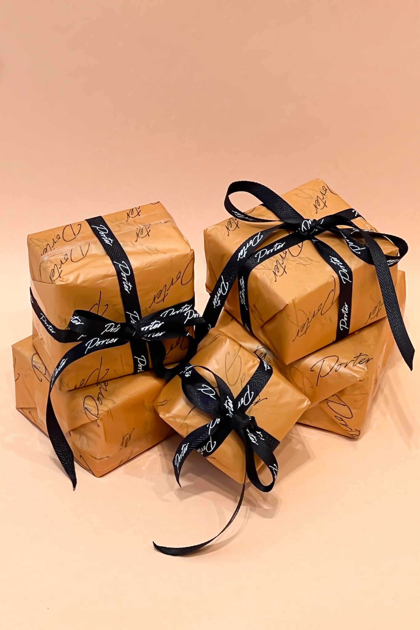 GIFT WRAPPING