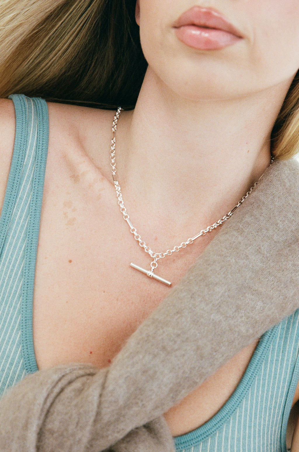 Heritage T-Bar Necklace - White Gold