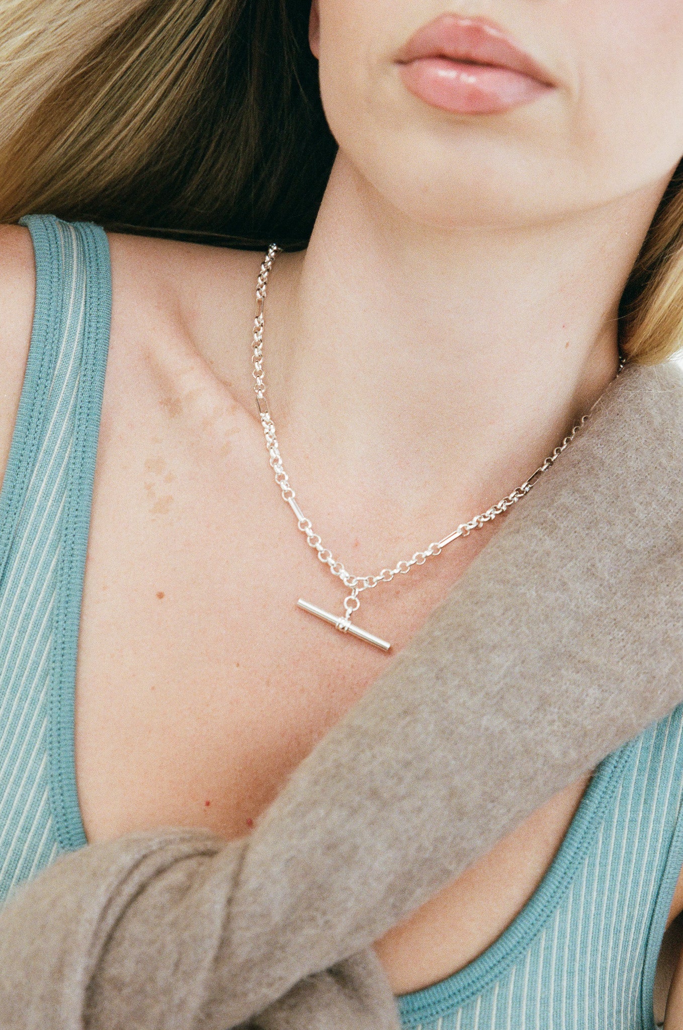 Heritage T-Bar Necklace - White Gold